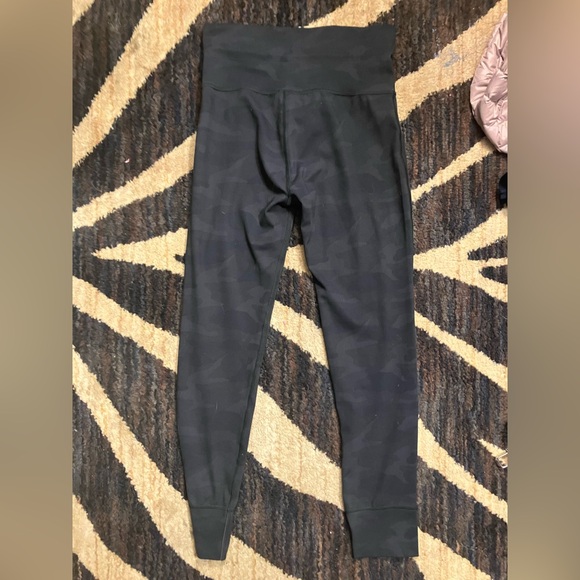 Vuori Daily Legging - Picture 4 of 4